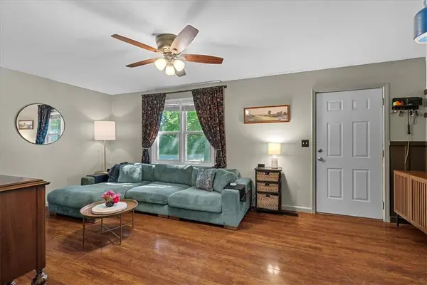 404 W 3rd ST, Peculiar, MO 64078