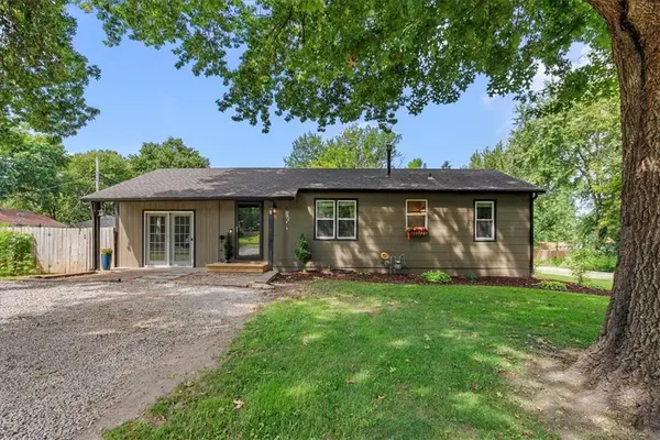 404 W 3rd ST, Peculiar, MO 64078