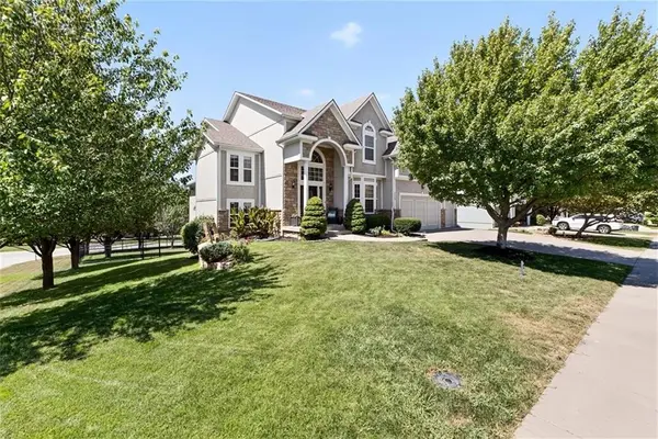 7332 Meadowlark DR, Shawnee, KS 66227