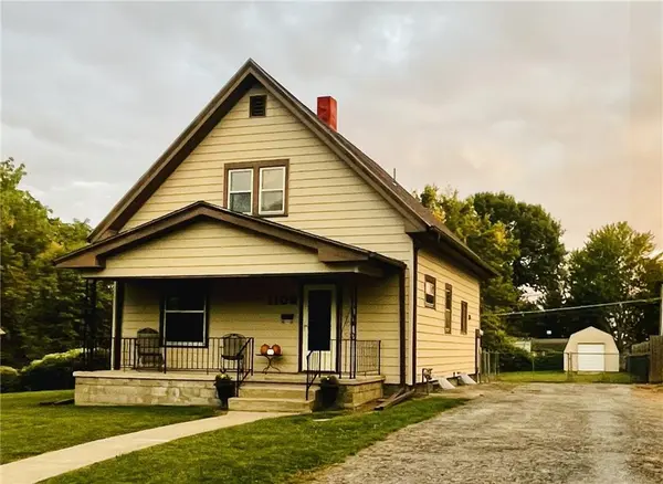 1106 W Market ST, Savannah, MO 64485
