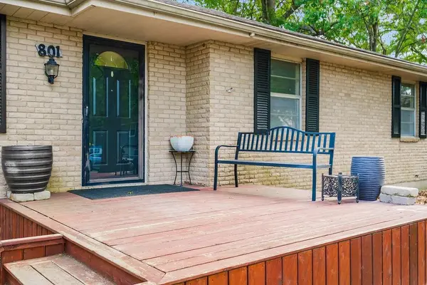 801 SE 13th ST, Oak Grove, MO 64075