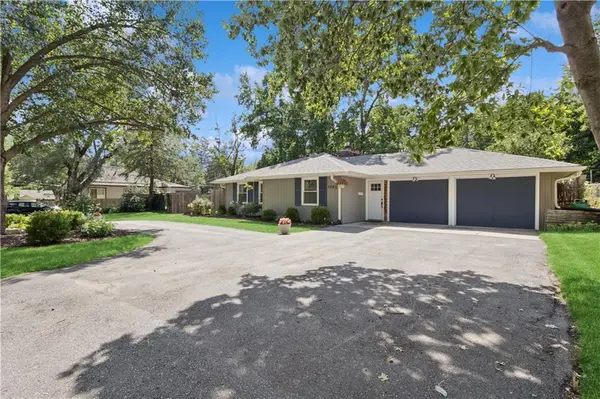 5240 Maple ST, Mission, KS 66202