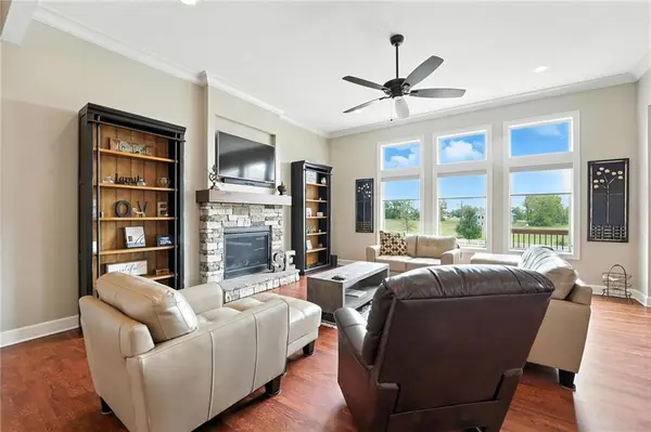 25055 Woodridge CIR, Leavenworth, KS 66048