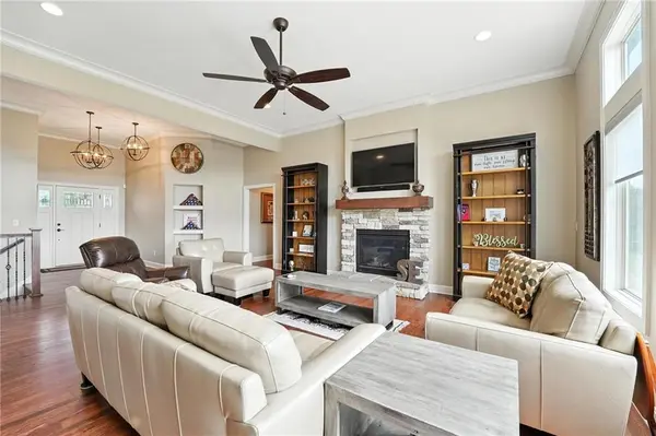 25055 Woodridge CIR, Leavenworth, KS 66048
