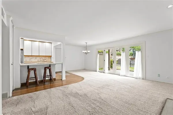 5137 W 75th ST, Prairie Village, KS 66208