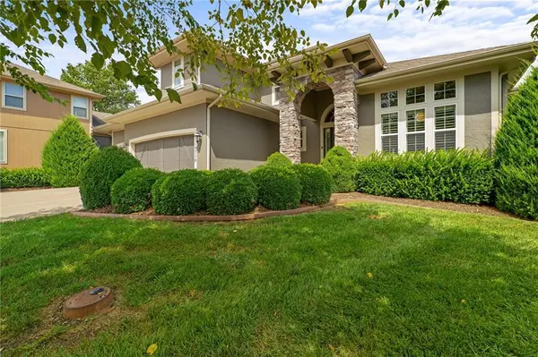 10710 W 158th TER, Overland Park, KS 66221