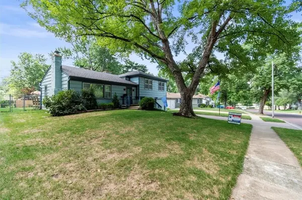 5809 W 100th ST, Overland Park, KS 66207