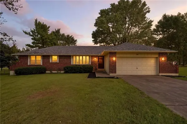408 Linden PL, Raymore, MO 64083