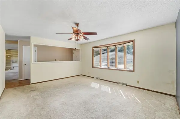 408 Linden PL, Raymore, MO 64083