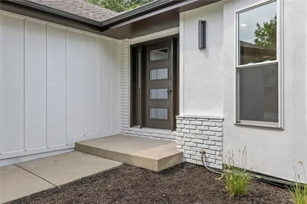 6800 Rene ST, Shawnee, KS 66216
