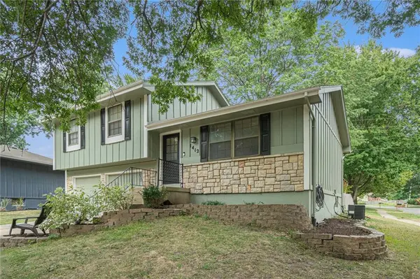1412 S Pawnee DR, Olathe, KS 66062