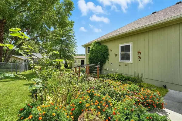 311 Summerset DR, Weston, MO 64098
