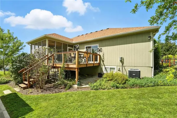 311 Summerset DR, Weston, MO 64098