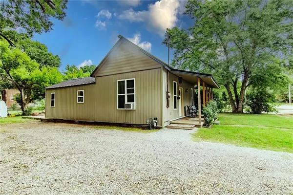 413 E Lincoln ST, Clinton, MO 64735