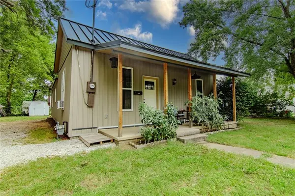 413 E Lincoln ST, Clinton, MO 64735