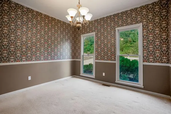 9125 Hillview DR, De Soto, KS 66018