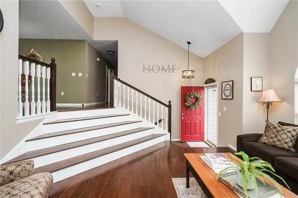 621 E 14th TER, Eudora, KS 66025