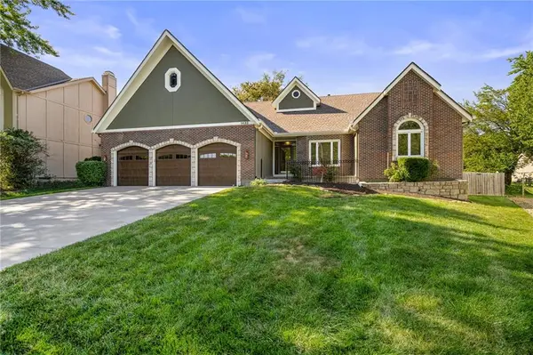 1432 E Meadow LN, Olathe, KS 66062