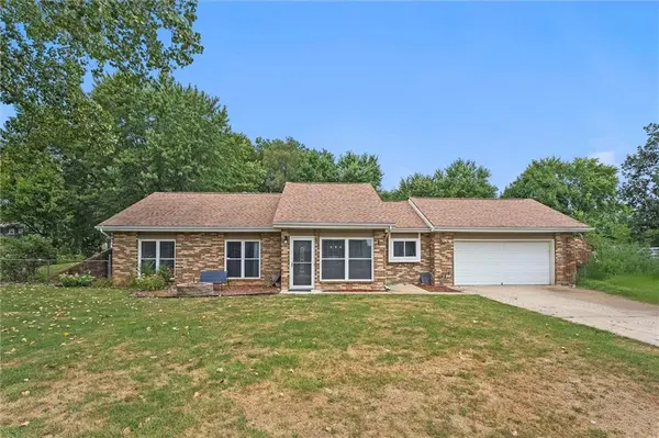 607 Arena DR, Peculiar, MO 64078