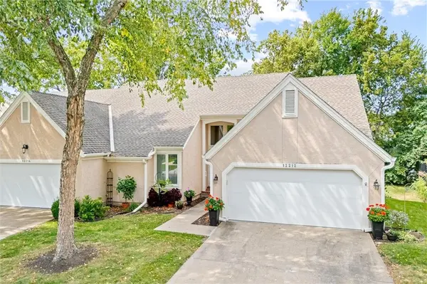 12212 Grant LN, Overland Park, KS 66213