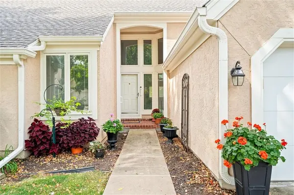 12212 Grant LN, Overland Park, KS 66213