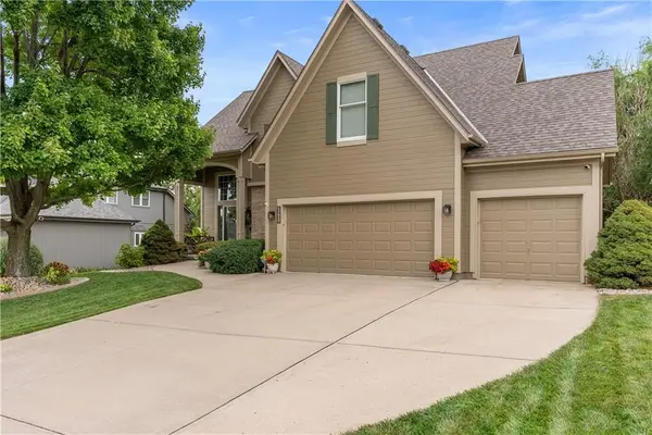 2901 SE Bingham DR, Lee's Summit, MO 64063