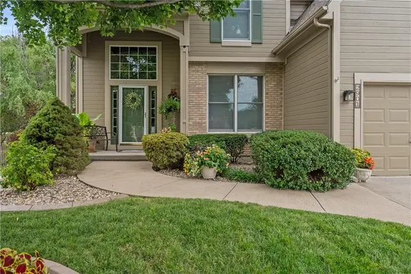 2901 SE Bingham DR, Lee's Summit, MO 64063