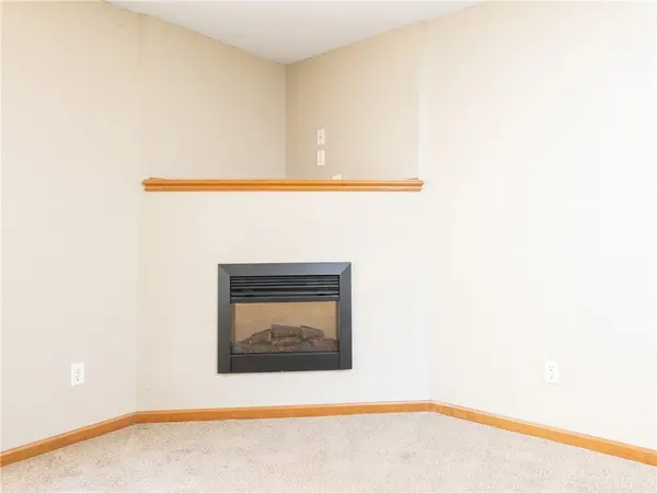 3125 NW Gateway DR, Blue Springs, MO 64015