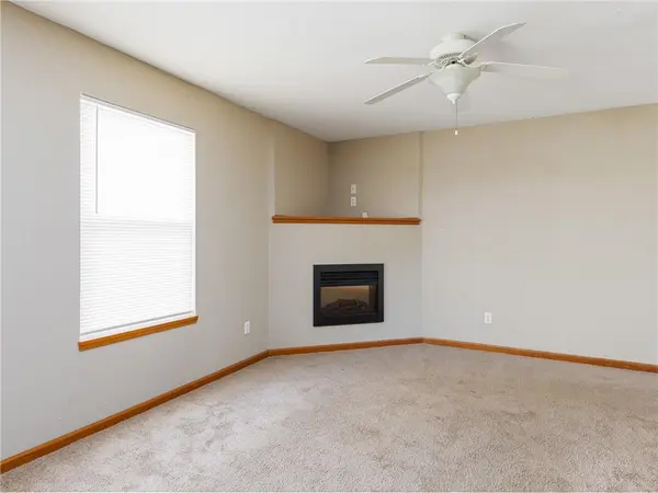 3125 NW Gateway DR, Blue Springs, MO 64015