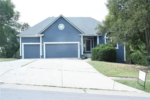 13821 Grove AVE,  Bonner Springs,  KS 66012