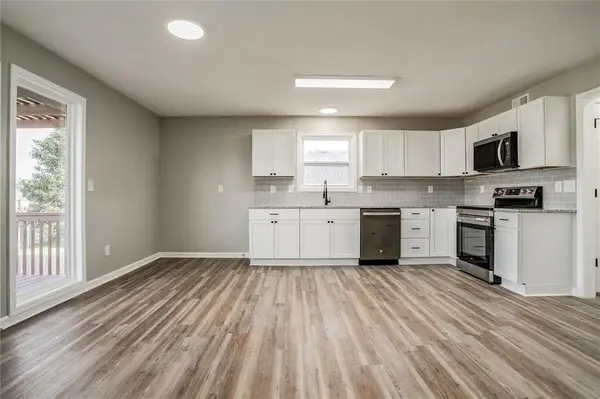 725 SW Tisha LN, Grain Valley, MO 64029