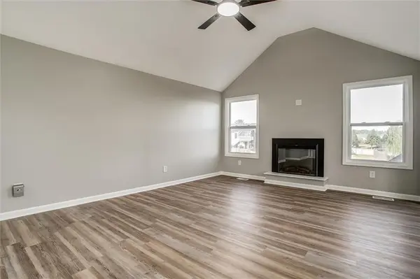 725 SW Tisha LN, Grain Valley, MO 64029