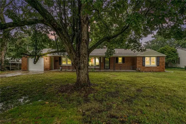 8721 E 74 ST, Raytown, MO 64133