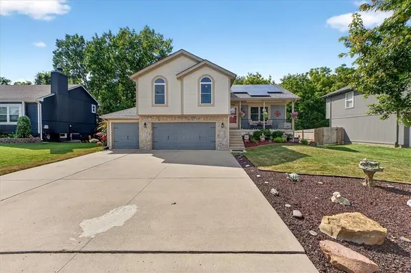 224 S Huntsman BLVD, Raymore, MO 64083