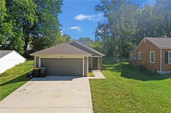 4321 N Jackson AVE, Kansas City, MO 64117