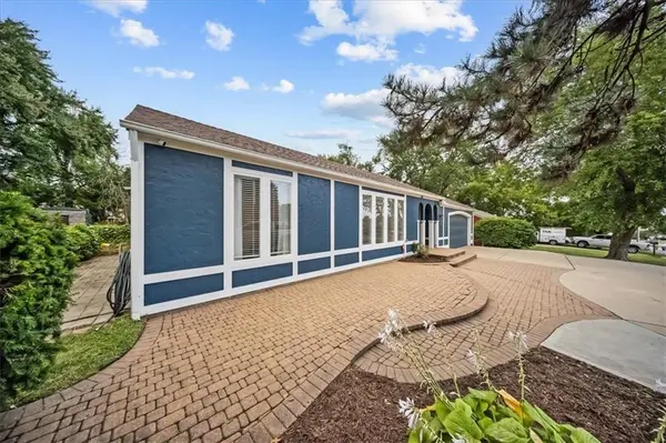 7314 W 75TH ST, Overland Park, KS 66204