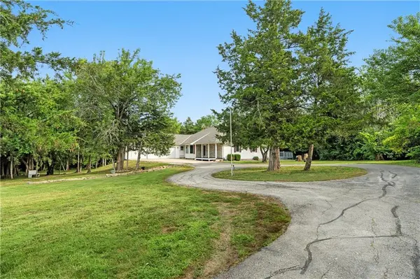 26770 W 226th ST, Spring Hill, KS 66083