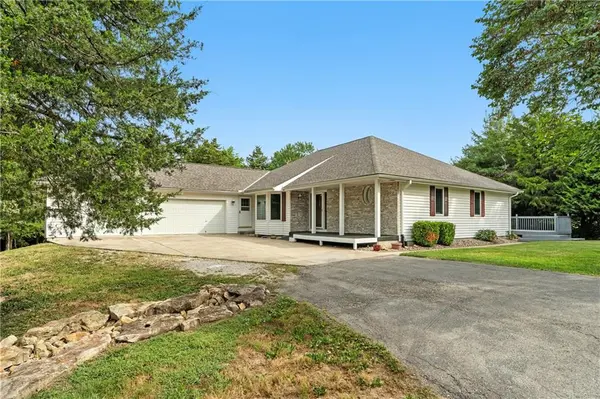 26770 W 226th ST, Spring Hill, KS 66083