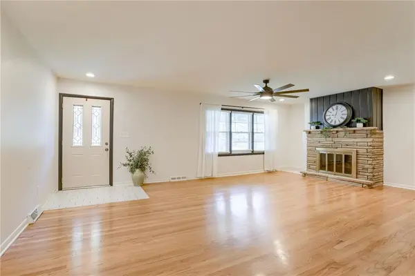 322 Maple ST, Liberty, MO 64068