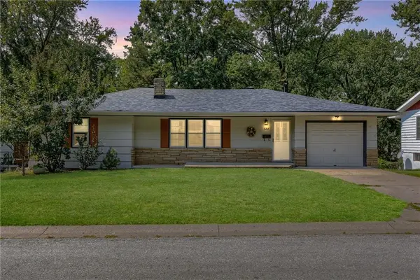 322 Maple ST, Liberty, MO 64068