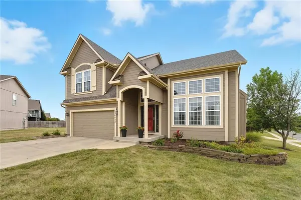20023 Falcon Ridge DR, Spring Hill, KS 66083