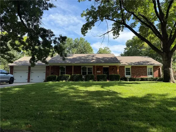 2316 W 104th ST, Leawood, KS 66206