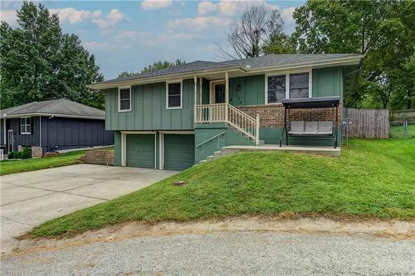 204 Millview DR, Buckner, MO 64016