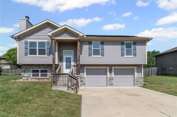 1106 Sunflower ST, Smithville, MO 64089