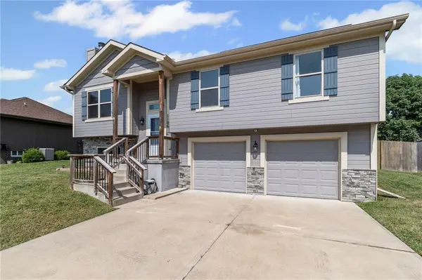1106 Sunflower ST, Smithville, MO 64089