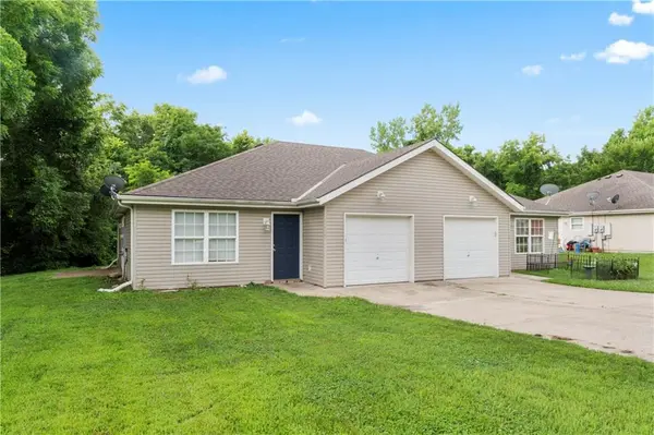 207-209 Sycamore ST, Harrisonville, MO 64701