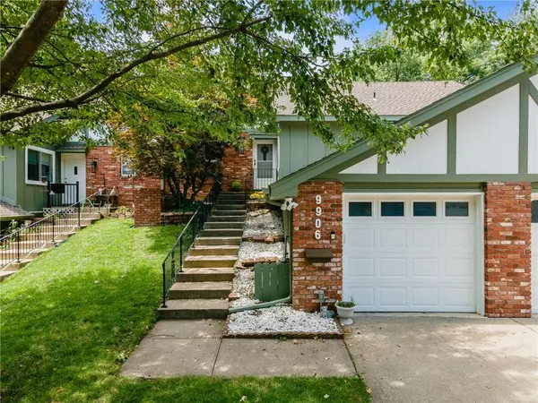 9906 Edelweiss CIR, Shawnee, KS 66203