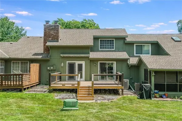 9906 Edelweiss CIR, Shawnee, KS 66203