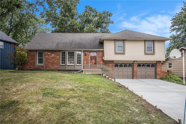 9524 Carter DR, Overland Park, KS 66212