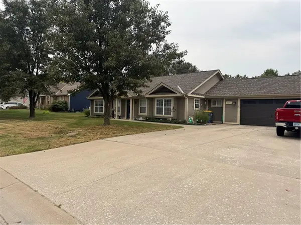715 Myers DR, Tonganoxie, KS 66086
